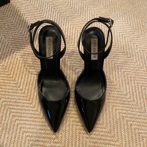 Steve Madden black patent leather pumps